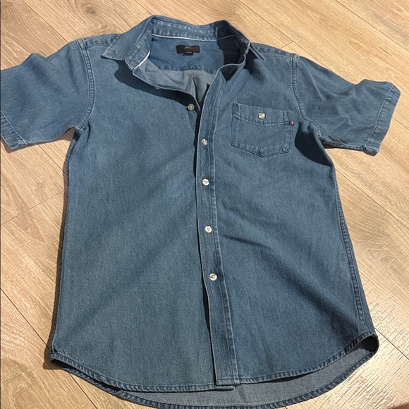 Obey Blue Denim Short Sleeve Shirt size small but fits like a slim medium - Picture 1 of 2